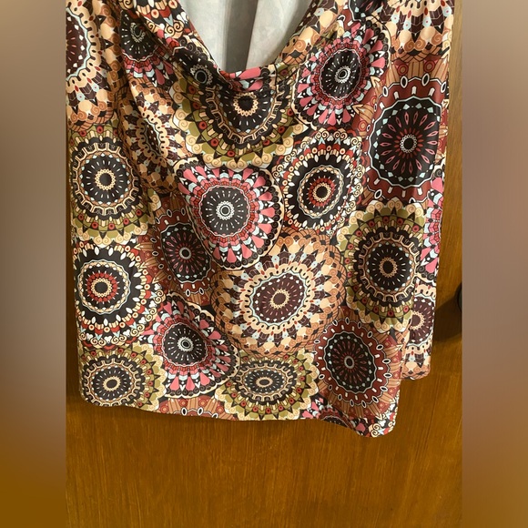 NWT beautiful geometric patterned tankini top from Yonique, size XL. - Picture 9 of 13